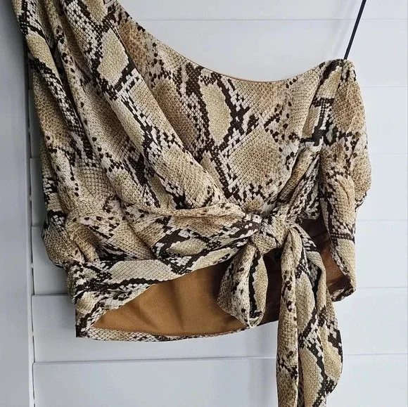 H&M Crop Top  One Shoulder Animal Phyton Snake Print Sleeveless Size XL - Picture 2 of 6